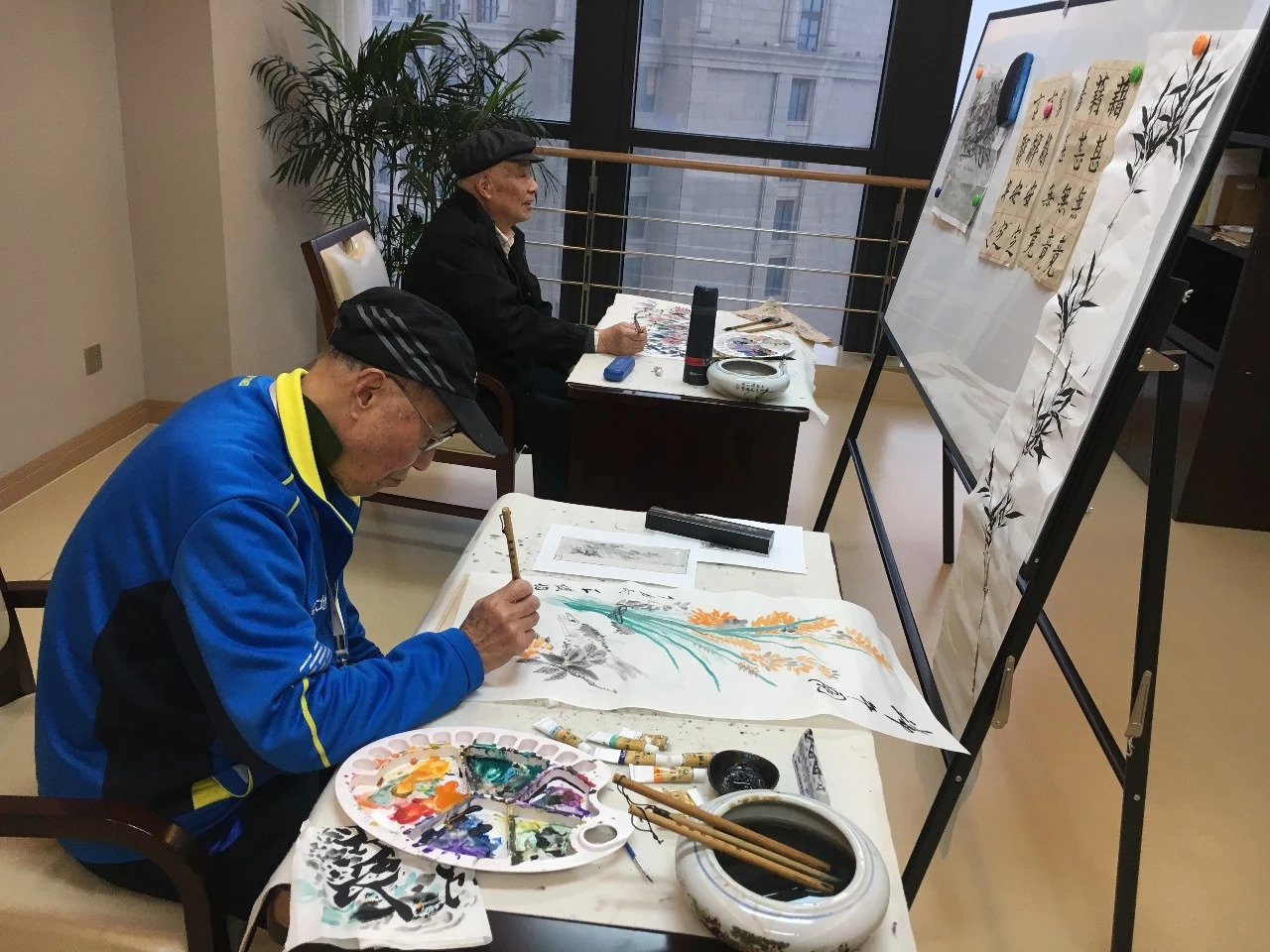 朗和举办第一届书画展