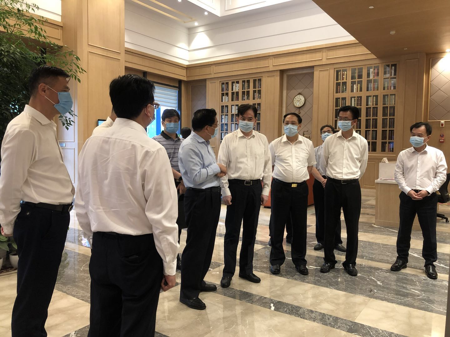 杭州市市长刘忻到朗和调研养老工作