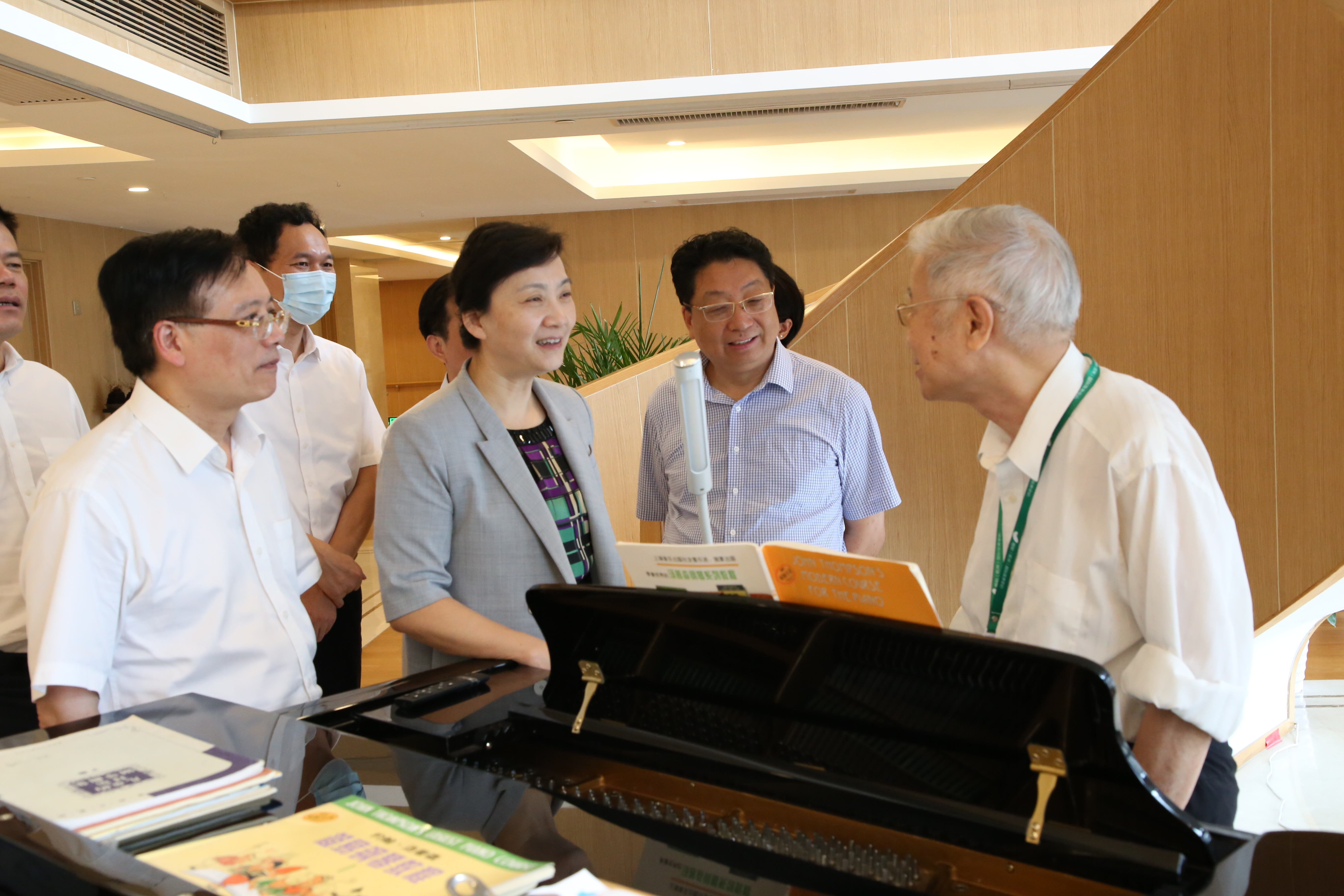 浙江省副省长王文序殷切寄语： 中大金石养老不仅要做品牌，更要创名牌，奔着中国质量大奖去！