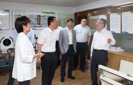 国家市场监督管理总局认证监管司副司长杨冬一行调研物产中大金石养老工作