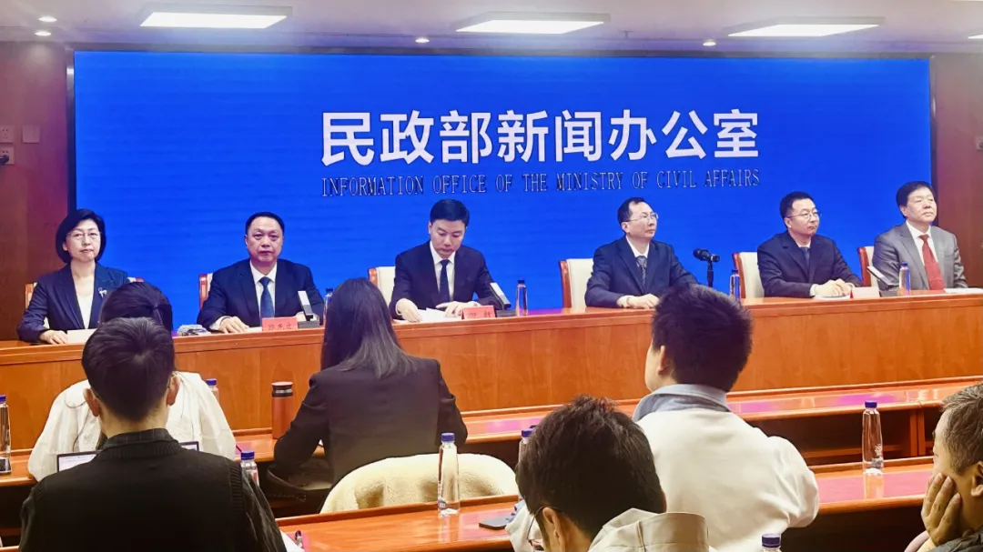 物产中大金石集团董事长郑光良出席民政部养老服务消费补贴项目推进情况专题新闻发布会并答记者问